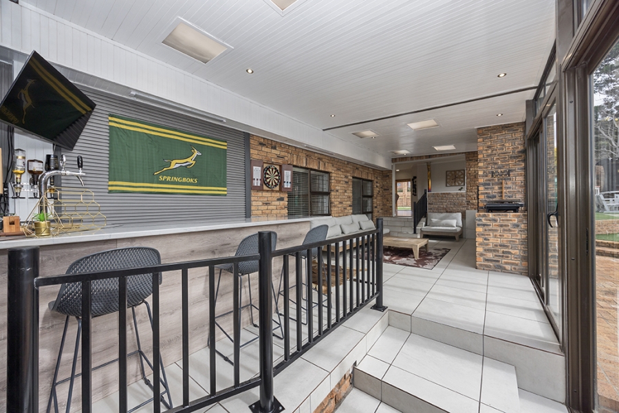 7 Bedroom Property for Sale in Sonstraal Western Cape